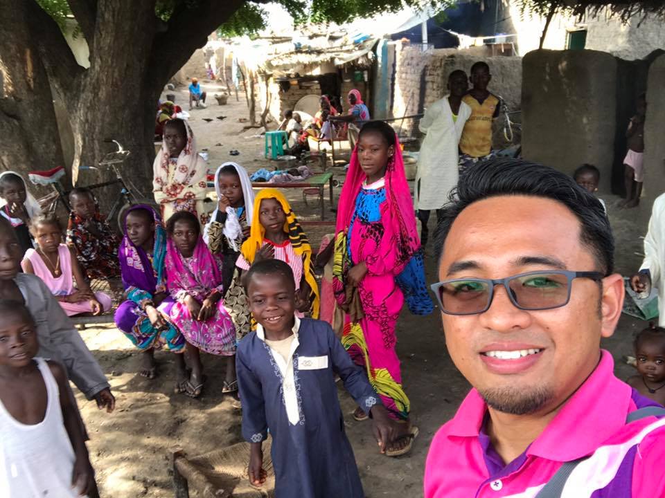 Selfie bersama anak-anak Sudan dan penduduk tempatan